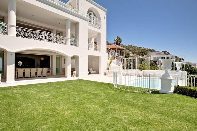 Photo 2 of Villa Eight accommodation in Bantry Bay, Cape Town with 4 bedrooms and 4 bathrooms