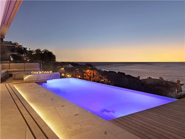 Photo 3 of Villa Fontaine accommodation in Bantry Bay, Cape Town with 3 bedrooms and 3 bathrooms