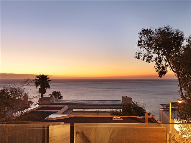 Photo 6 of Villa Fontaine accommodation in Bantry Bay, Cape Town with 3 bedrooms and 3 bathrooms