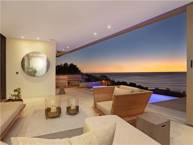 Photo 10 of Villa Fontaine accommodation in Bantry Bay, Cape Town with 3 bedrooms and 3 bathrooms