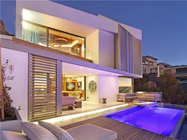 Photo 2 of Villa Fontaine accommodation in Bantry Bay, Cape Town with 3 bedrooms and 3 bathrooms