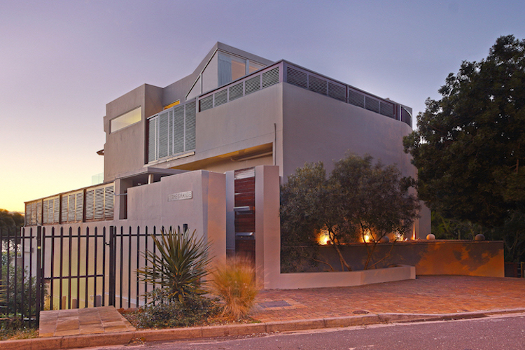 Photo 13 of Villa Glen Sunsets accommodation in Camps Bay, Cape Town with 3 bedrooms and 3 bathrooms