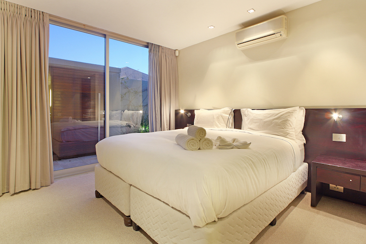 Photo 7 of Villa Glen Sunsets accommodation in Camps Bay, Cape Town with 3 bedrooms and 3 bathrooms
