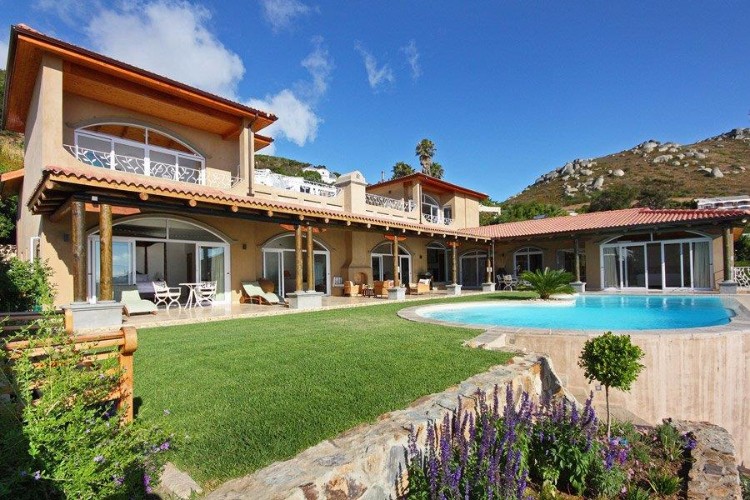 Photo 1 of Villa Grande accommodation in Llandudno, Cape Town with 4 bedrooms and 4 bathrooms