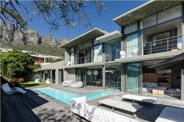 Photo 2 of Villa Hove accommodation in Camps Bay, Cape Town with 5 bedrooms and 5 bathrooms