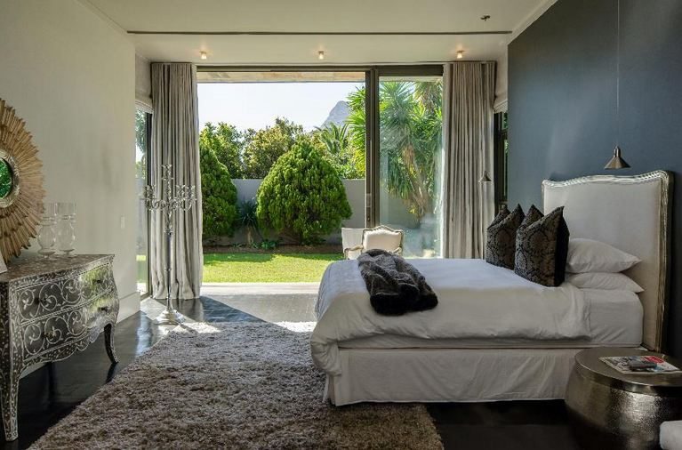 Photo 12 of Villa Hove accommodation in Camps Bay, Cape Town with 5 bedrooms and 5 bathrooms