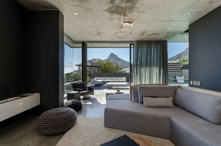 Photo 8 of Villa Hove accommodation in Camps Bay, Cape Town with 5 bedrooms and 5 bathrooms