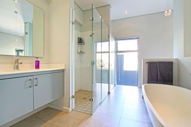 Photo 12 of Villa Joubert accommodation in Green Point, Cape Town with 4 bedrooms and 3 bathrooms