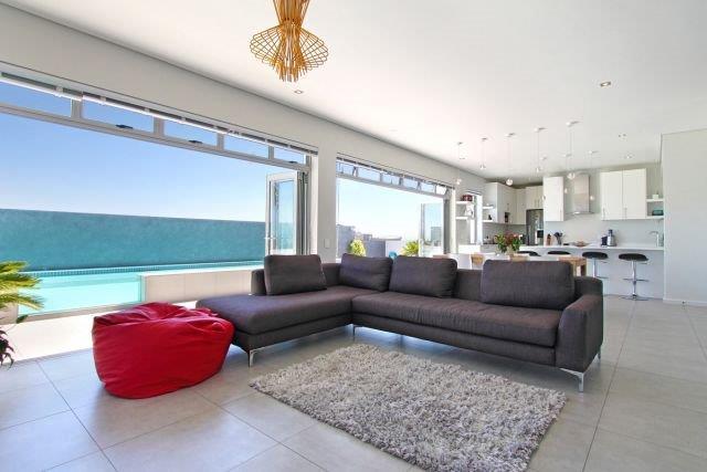 Photo 8 of Villa Joubert accommodation in Green Point, Cape Town with 4 bedrooms and 3 bathrooms