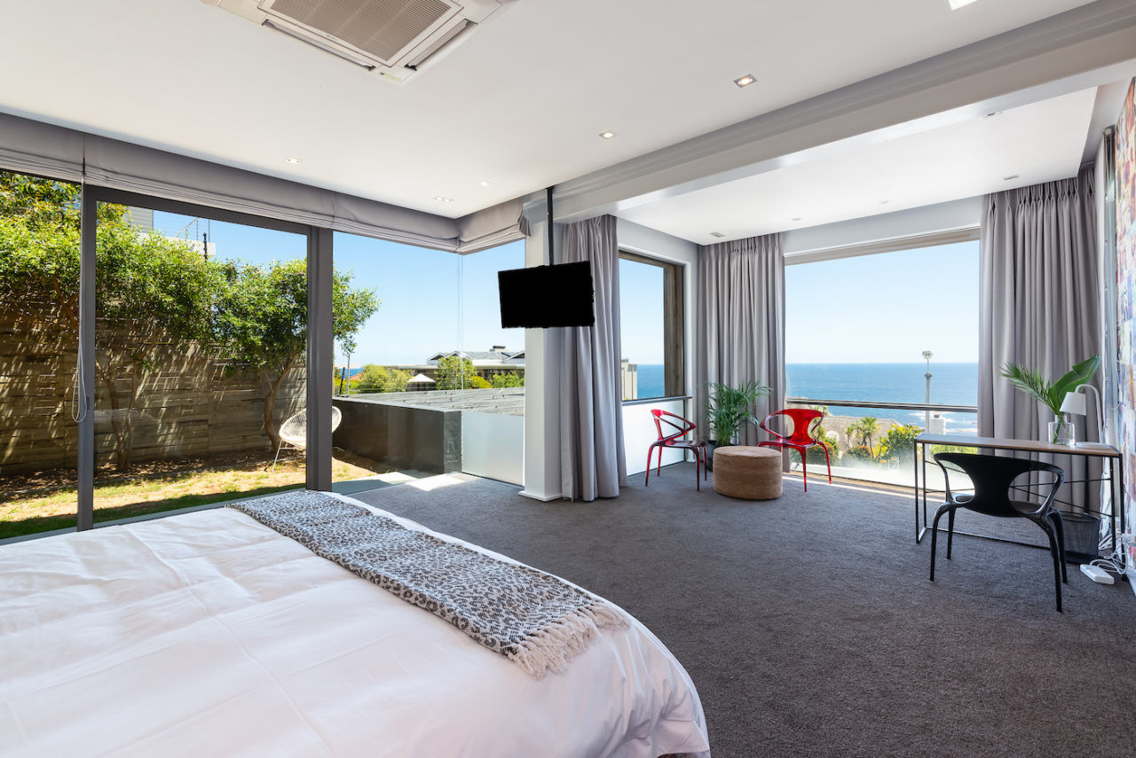 Photo 10 of Villa Karuna accommodation in Clifton, Cape Town with 6 bedrooms and 6 bathrooms