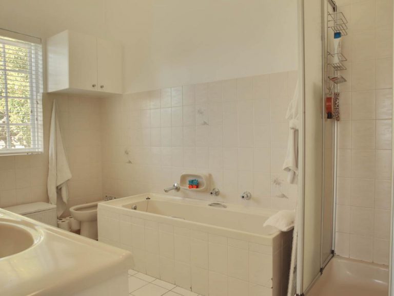 Photo 6 of Villa Le Sueur accommodation in Fresnaye, Cape Town with 4 bedrooms and 2 bathrooms