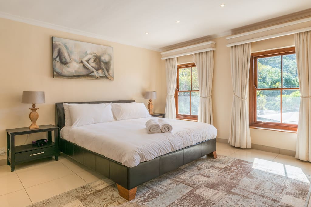 Photo 14 of Villa Lyonesse accommodation in Constantia, Cape Town with 8 bedrooms and 8 bathrooms
