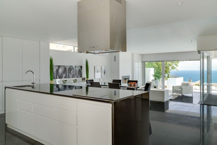 Photo 18 of Villa Maxima accommodation in Camps Bay, Cape Town with 6 bedrooms and 5.5 bathrooms