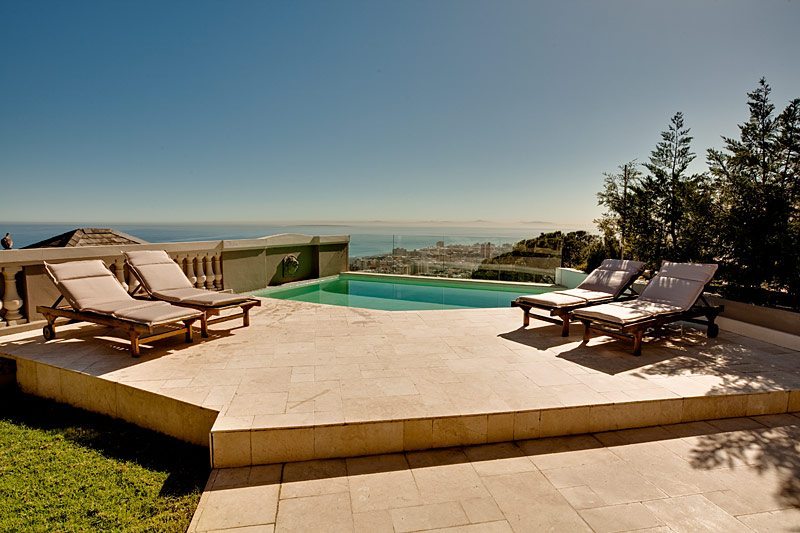 Photo 4 of Villa Ocean View accommodation in Fresnaye, Cape Town with 4 bedrooms and 4 bathrooms