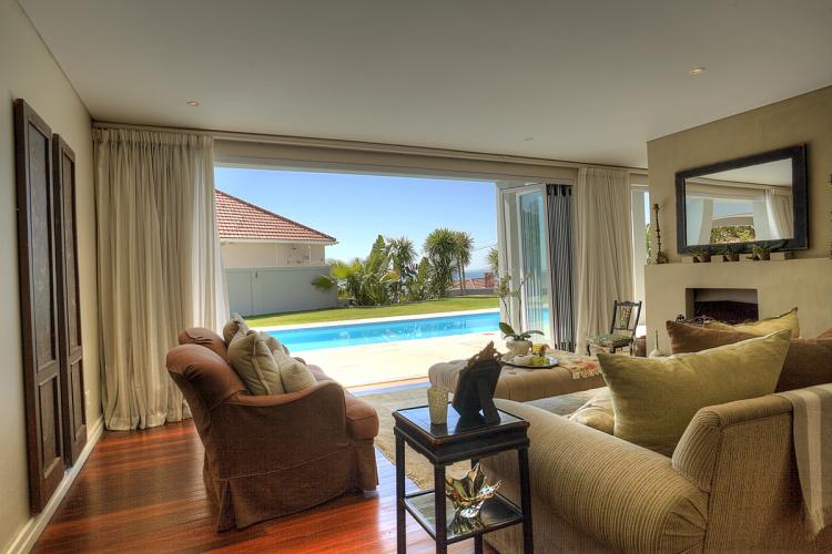 Photo 17 of Villa Pearl accommodation in Fresnaye, Cape Town with 5 bedrooms and 5 bathrooms