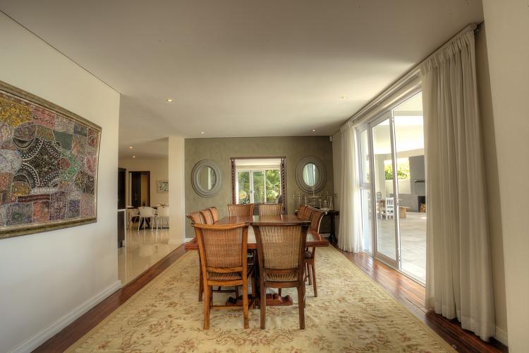 Photo 20 of Villa Pearl accommodation in Fresnaye, Cape Town with 5 bedrooms and 5 bathrooms