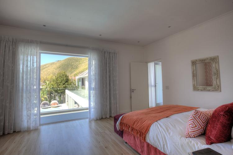 Photo 24 of Villa Pearl accommodation in Fresnaye, Cape Town with 5 bedrooms and 5 bathrooms
