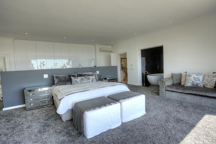 Photo 6 of Villa Pearl accommodation in Fresnaye, Cape Town with 5 bedrooms and 5 bathrooms