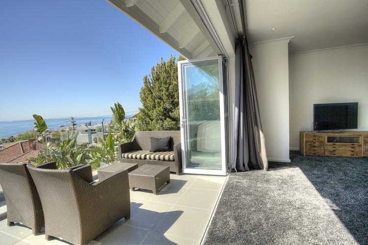 Photo 8 of Villa Pearl accommodation in Fresnaye, Cape Town with 5 bedrooms and 5 bathrooms