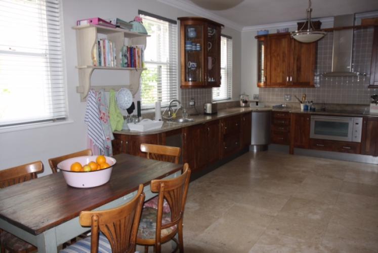 Photo 12 of Villa Picardie accommodation in Constantia, Cape Town with 5 bedrooms and 2 bathrooms