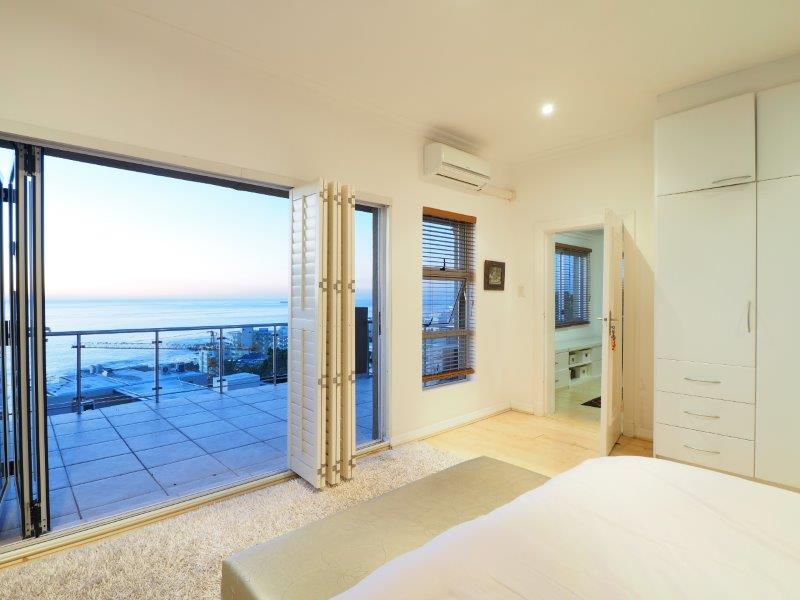 Photo 7 of Villa Ravine Road accommodation in Bantry Bay, Cape Town with 4 bedrooms and 3 bathrooms