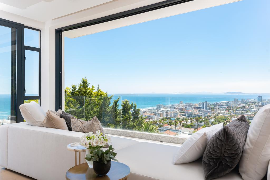 Photo 13 of Villa Rocha accommodation in Fresnaye, Cape Town with 5 bedrooms and 7 bathrooms
