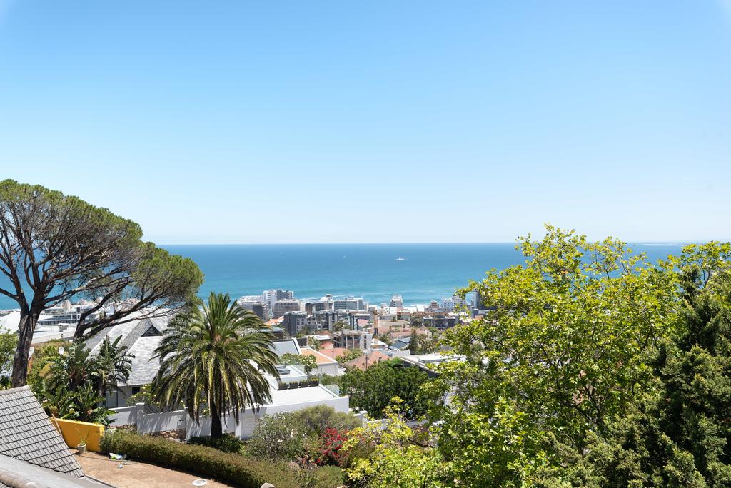 Photo 15 of Villa Rocha accommodation in Fresnaye, Cape Town with 5 bedrooms and 7 bathrooms