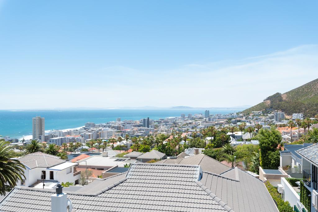 Photo 9 of Villa Rocha accommodation in Fresnaye, Cape Town with 5 bedrooms and 7 bathrooms