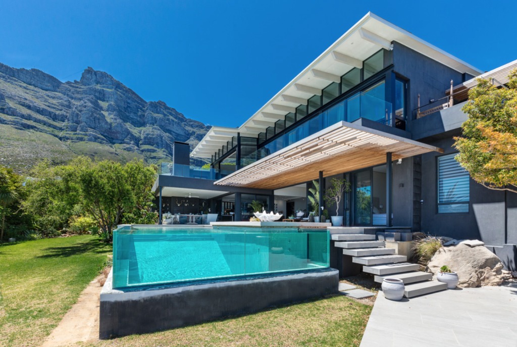 Photo 2 of Villa Sapphire accommodation in Camps Bay, Cape Town with 4 bedrooms and 4 bathrooms