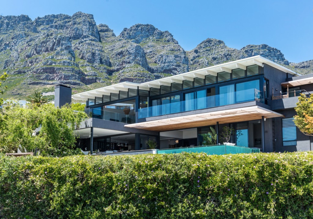 Photo 3 of Villa Sapphire accommodation in Camps Bay, Cape Town with 4 bedrooms and 4 bathrooms