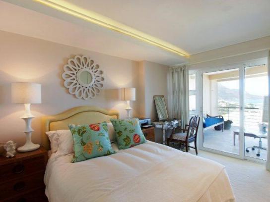 Photo 3 of Villa Serenita accommodation in Camps Bay, Cape Town with 3 bedrooms and 3 bathrooms