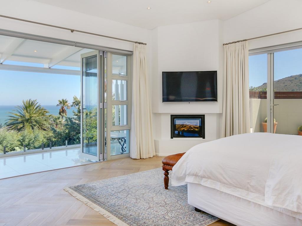 Photo 18 of Villa Shanklin accommodation in Camps Bay, Cape Town with 4 bedrooms and  bathrooms