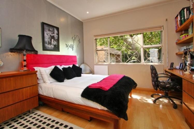 Photo 13 of Villa Shanklin accommodation in Camps Bay, Cape Town with 5 bedrooms and 5 bathrooms