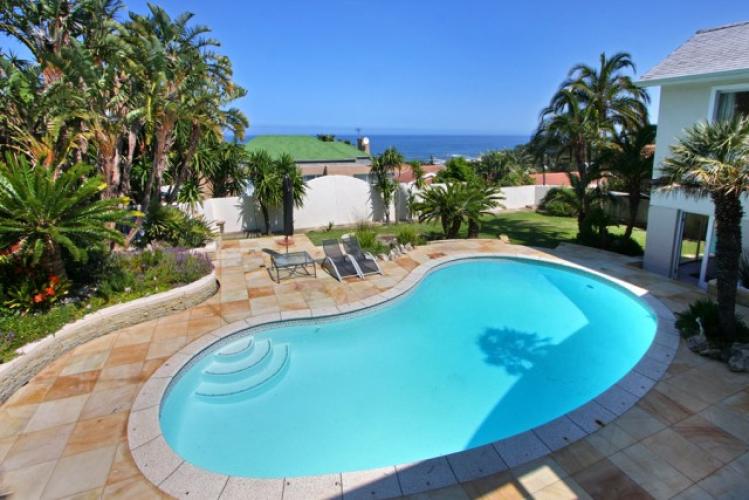 Photo 7 of Villa Shanklin accommodation in Camps Bay, Cape Town with 5 bedrooms and 5 bathrooms