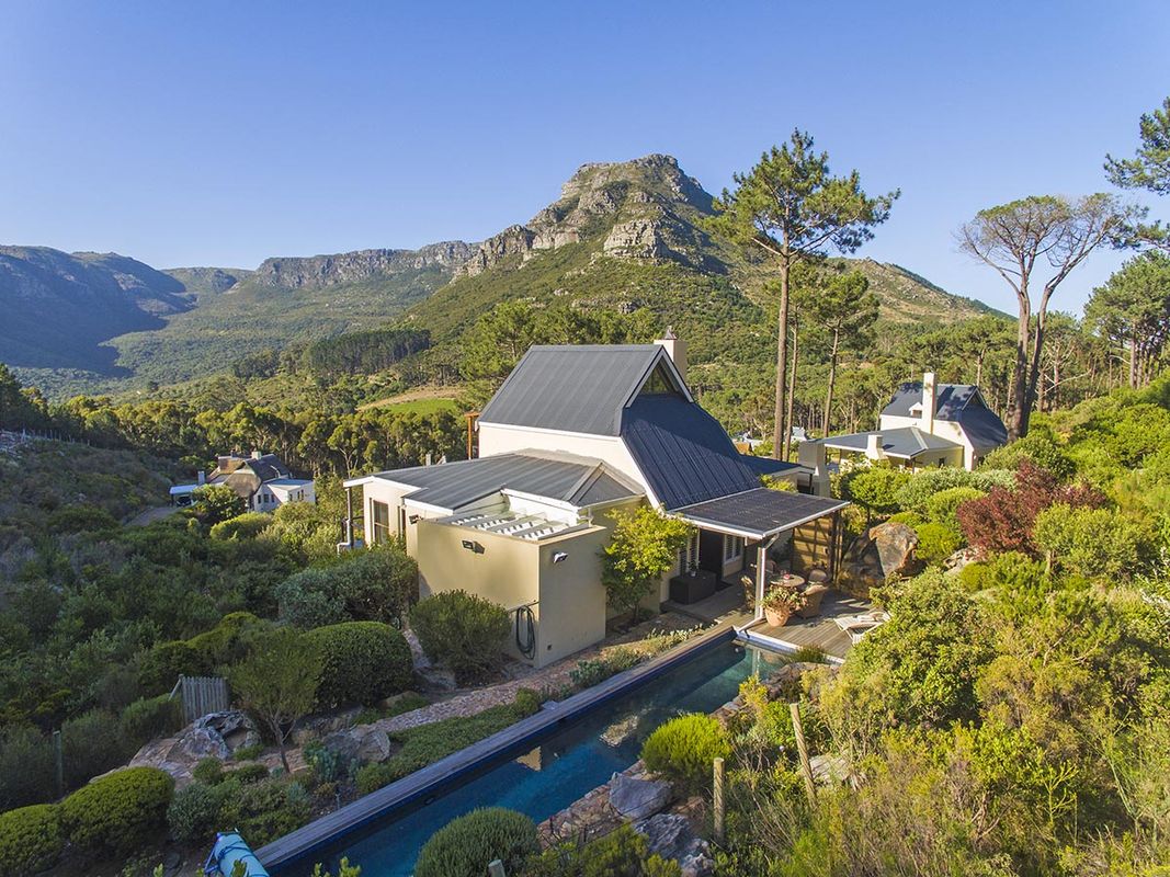Photo 16 of Villa Silvermist accommodation in Constantia, Cape Town with 3 bedrooms and 3 bathrooms