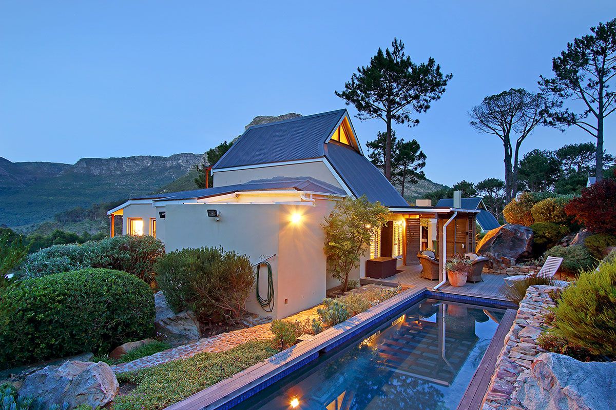 Photo 17 of Villa Silvermist accommodation in Constantia, Cape Town with 3 bedrooms and 3 bathrooms