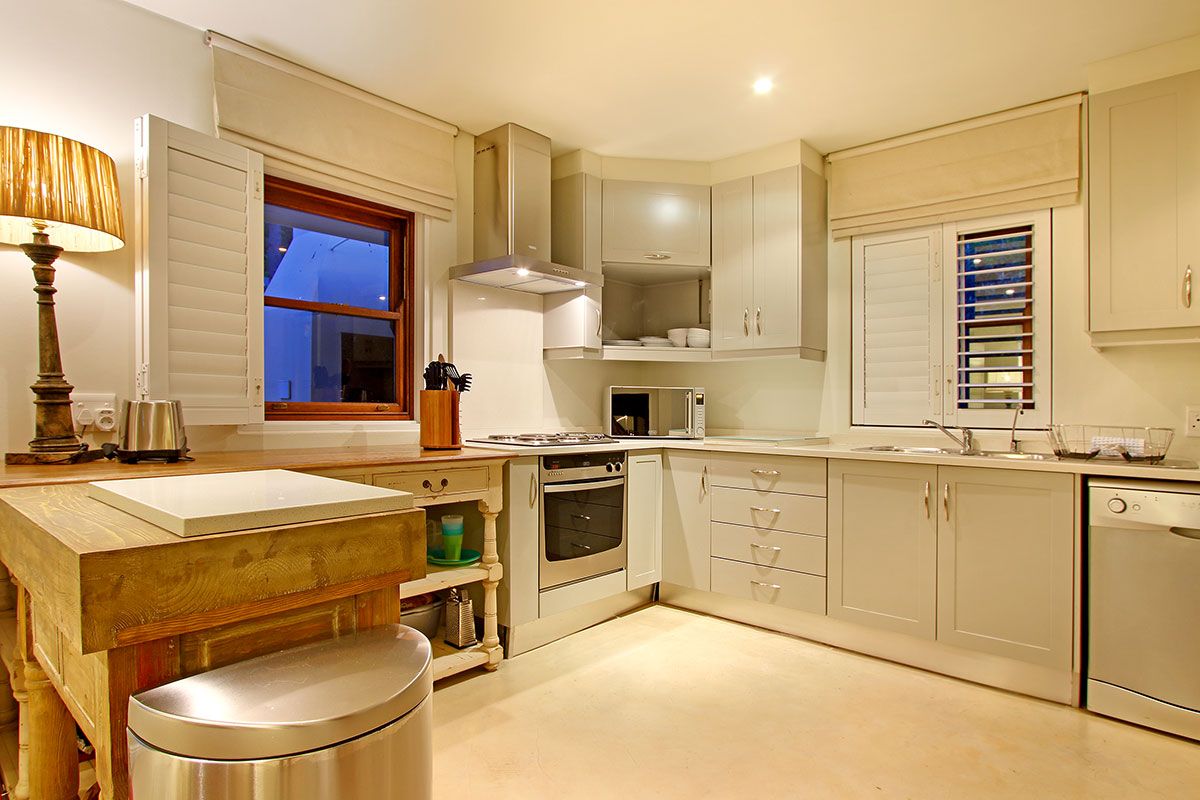 Photo 26 of Villa Silvermist accommodation in Constantia, Cape Town with 3 bedrooms and 3 bathrooms