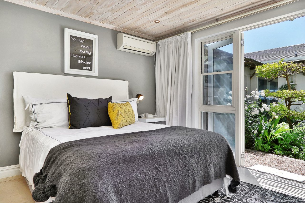 Photo 11 of Villa Simonstown accommodation in Simons Town, Cape Town with 5 bedrooms and 5 bathrooms