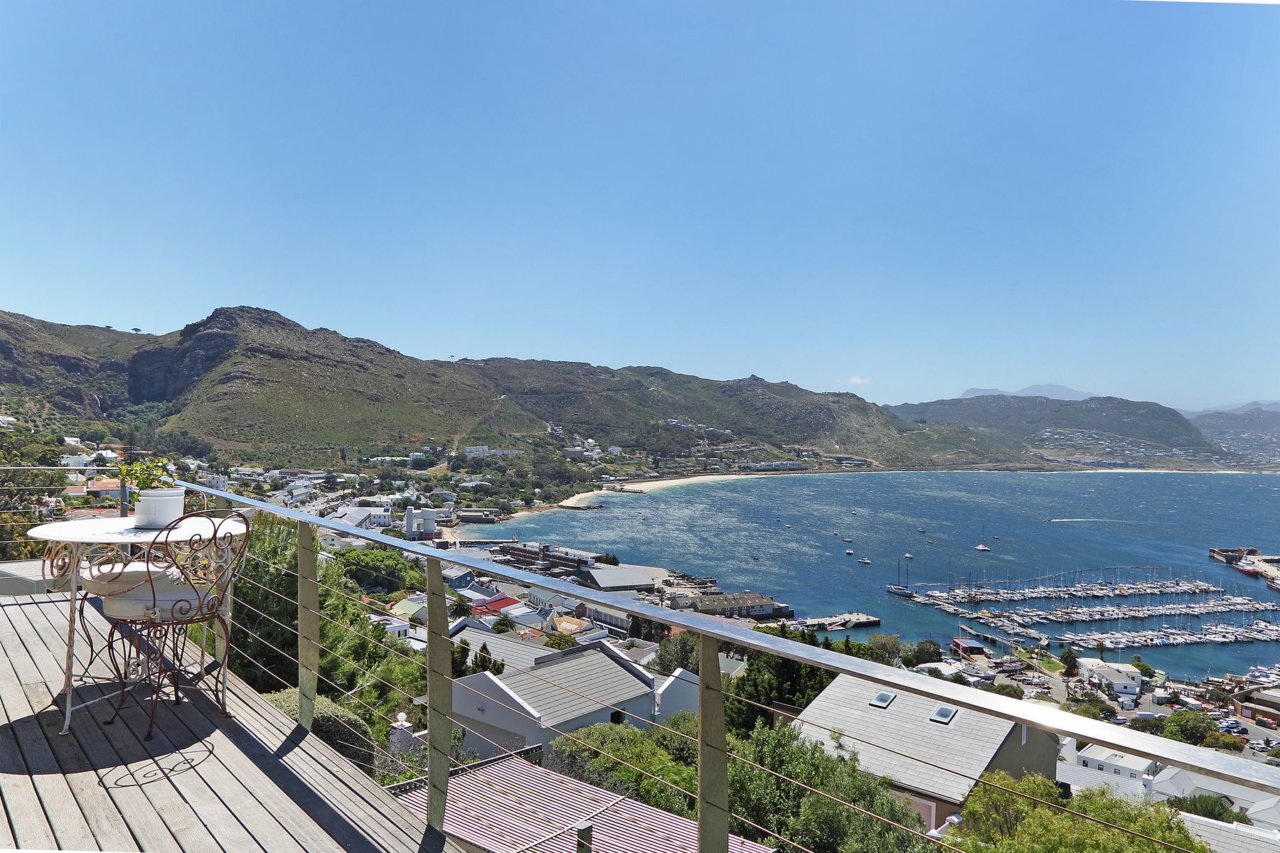 Photo 7 of Villa Simonstown accommodation in Simons Town, Cape Town with 5 bedrooms and 5 bathrooms