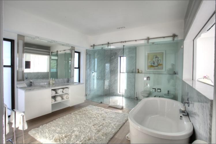 Photo 20 of Villa St. Leon accommodation in Bantry Bay, Cape Town with 5 bedrooms and 5 bathrooms