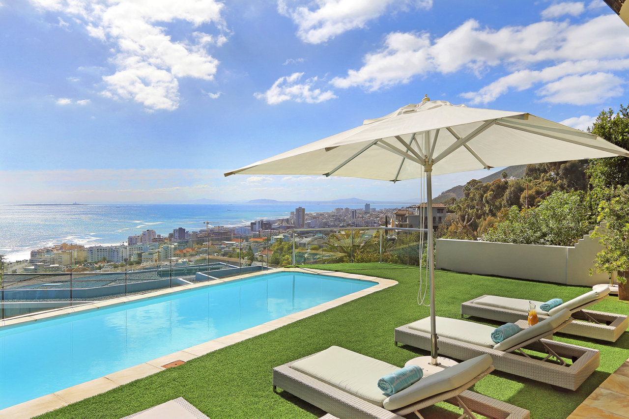 Photo 9 of Villa Stanleon accommodation in Bantry Bay, Cape Town with 5 bedrooms and 5 bathrooms