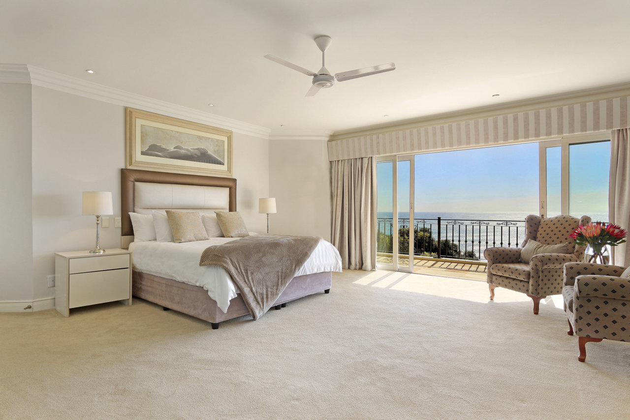 Photo 13 of Villa Stanleon accommodation in Bantry Bay, Cape Town with 5 bedrooms and 5 bathrooms