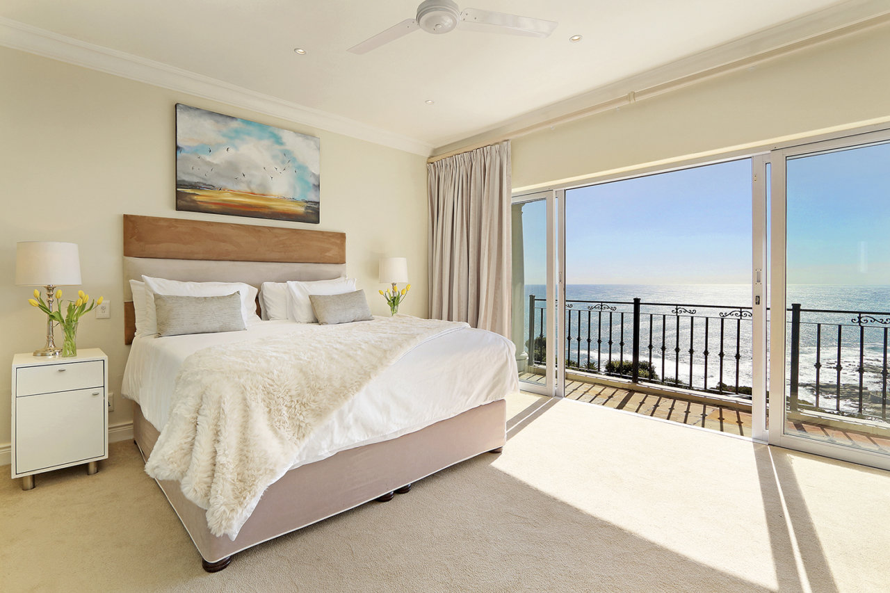 Photo 25 of Villa Stanleon accommodation in Bantry Bay, Cape Town with 5 bedrooms and 5 bathrooms