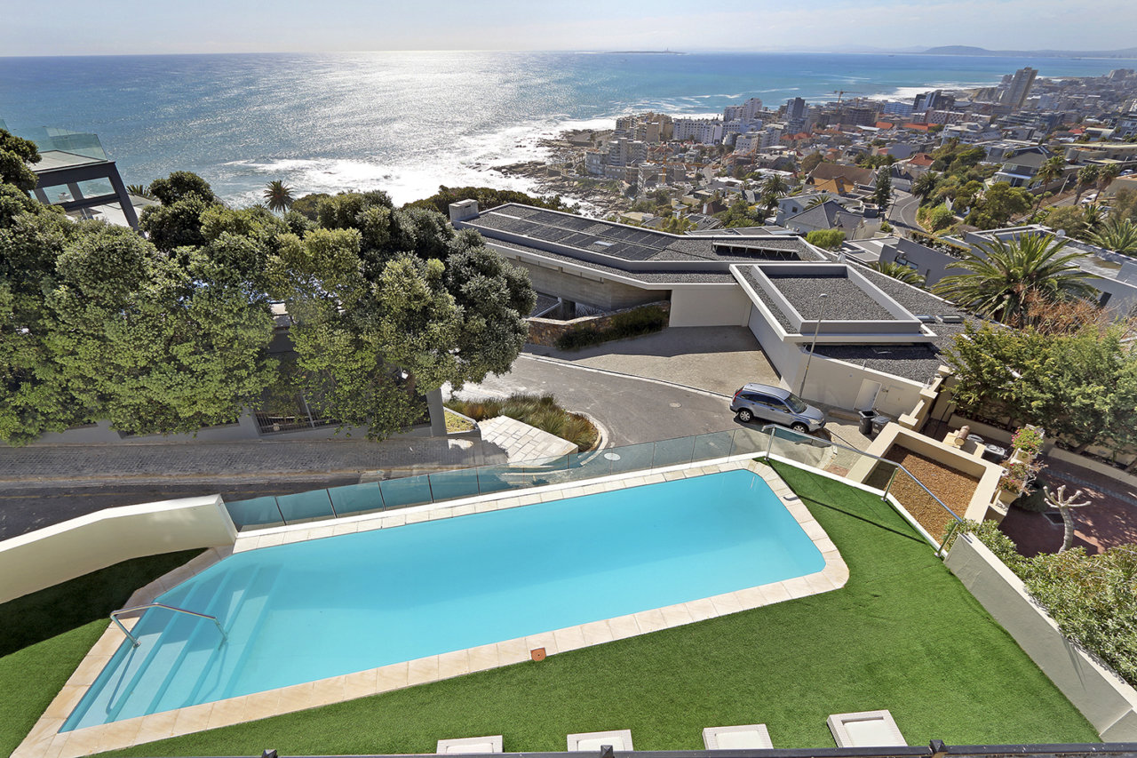 Photo 31 of Villa Stanleon accommodation in Bantry Bay, Cape Town with 5 bedrooms and 5 bathrooms