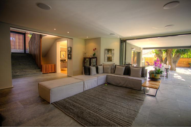 Photo 11 of Villa Urban accommodation in Fresnaye, Cape Town with 5 bedrooms and 3 bathrooms