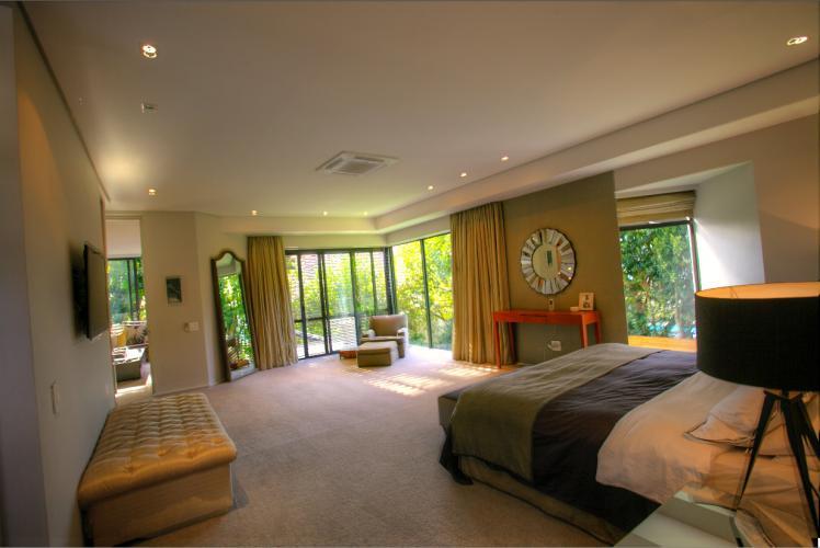 Photo 4 of Villa Urban accommodation in Fresnaye, Cape Town with 5 bedrooms and 3 bathrooms