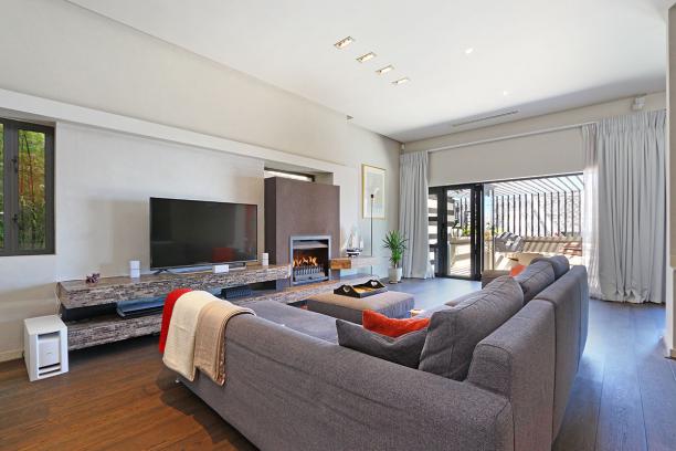 Photo 14 of Villa Wynne accommodation in Fresnaye, Cape Town with 3 bedrooms and 3 bathrooms