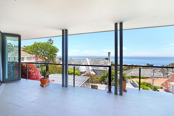 Photo 10 of Villa Wynne accommodation in Fresnaye, Cape Town with 3 bedrooms and 3 bathrooms