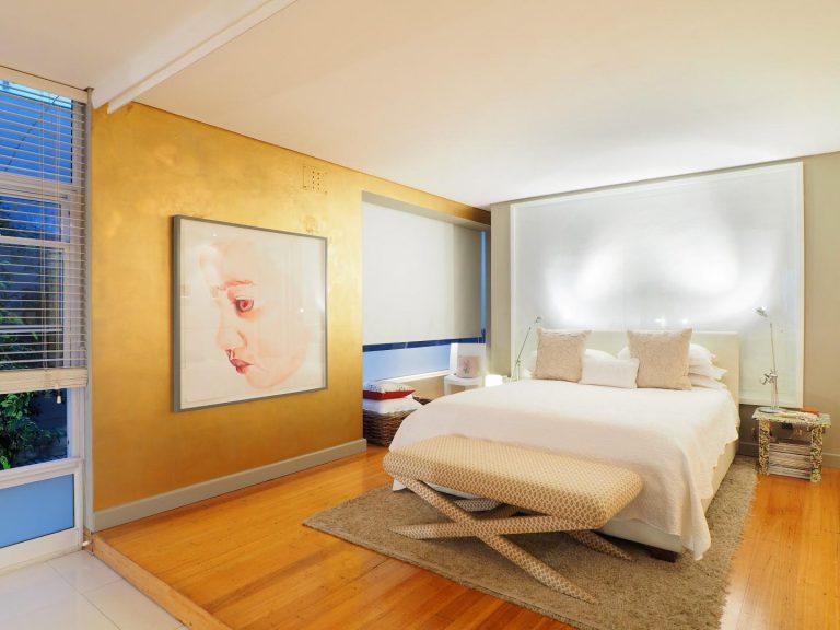 Photo 2 of Virland Apartment accommodation in Green Point, Cape Town with 1 bedrooms and 1 bathrooms