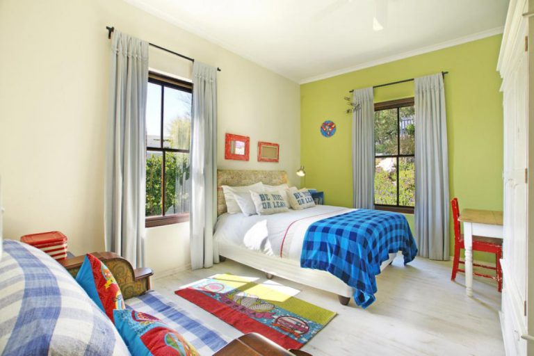 Photo 6 of Vredehoek Villa accommodation in Vredehoek, Cape Town with 4 bedrooms and 3 bathrooms